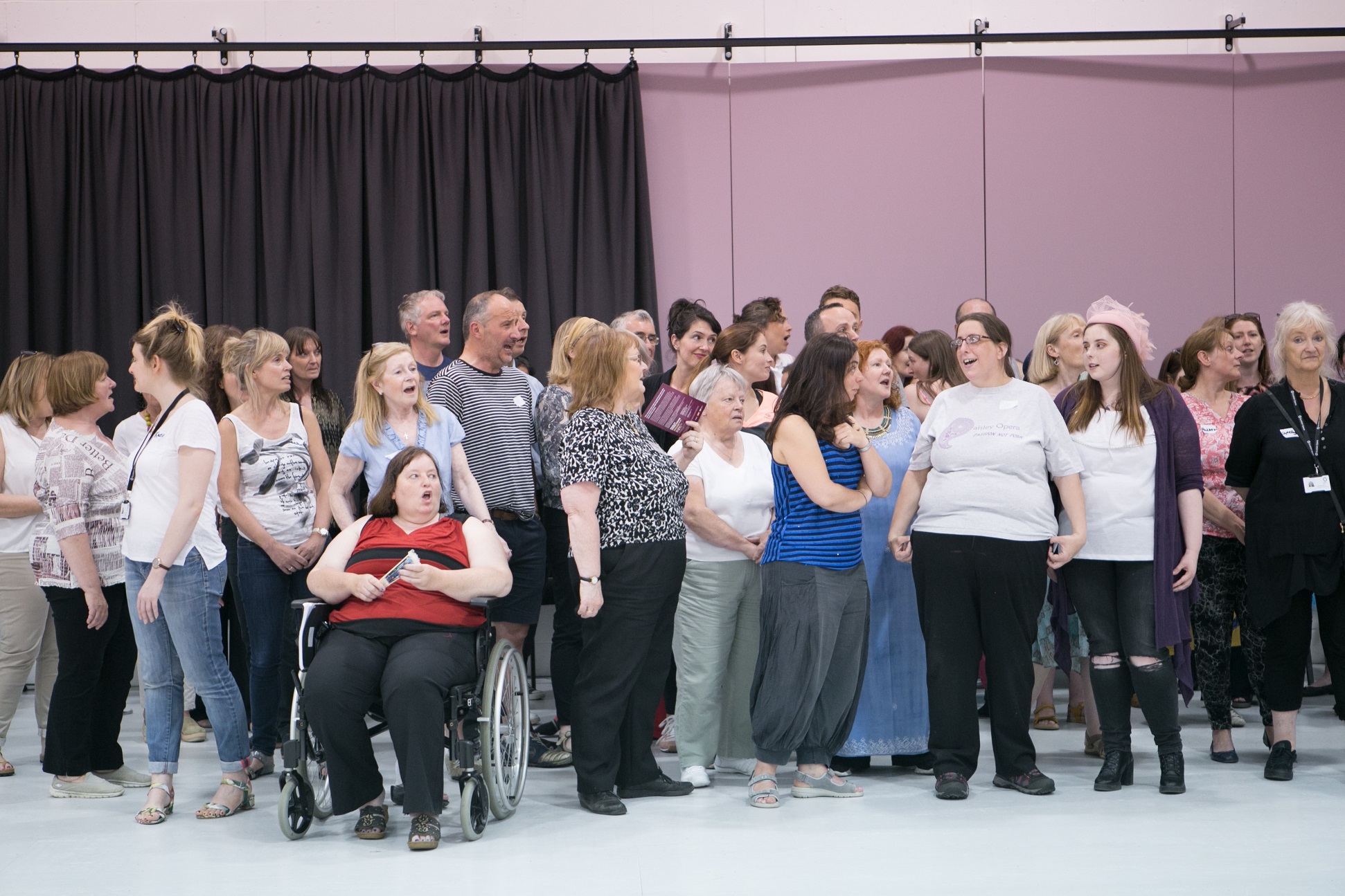 The Pagliacci chorus in rehearsals. Scottish Opera 2018. Credit Megan McEachern. (3).jpg