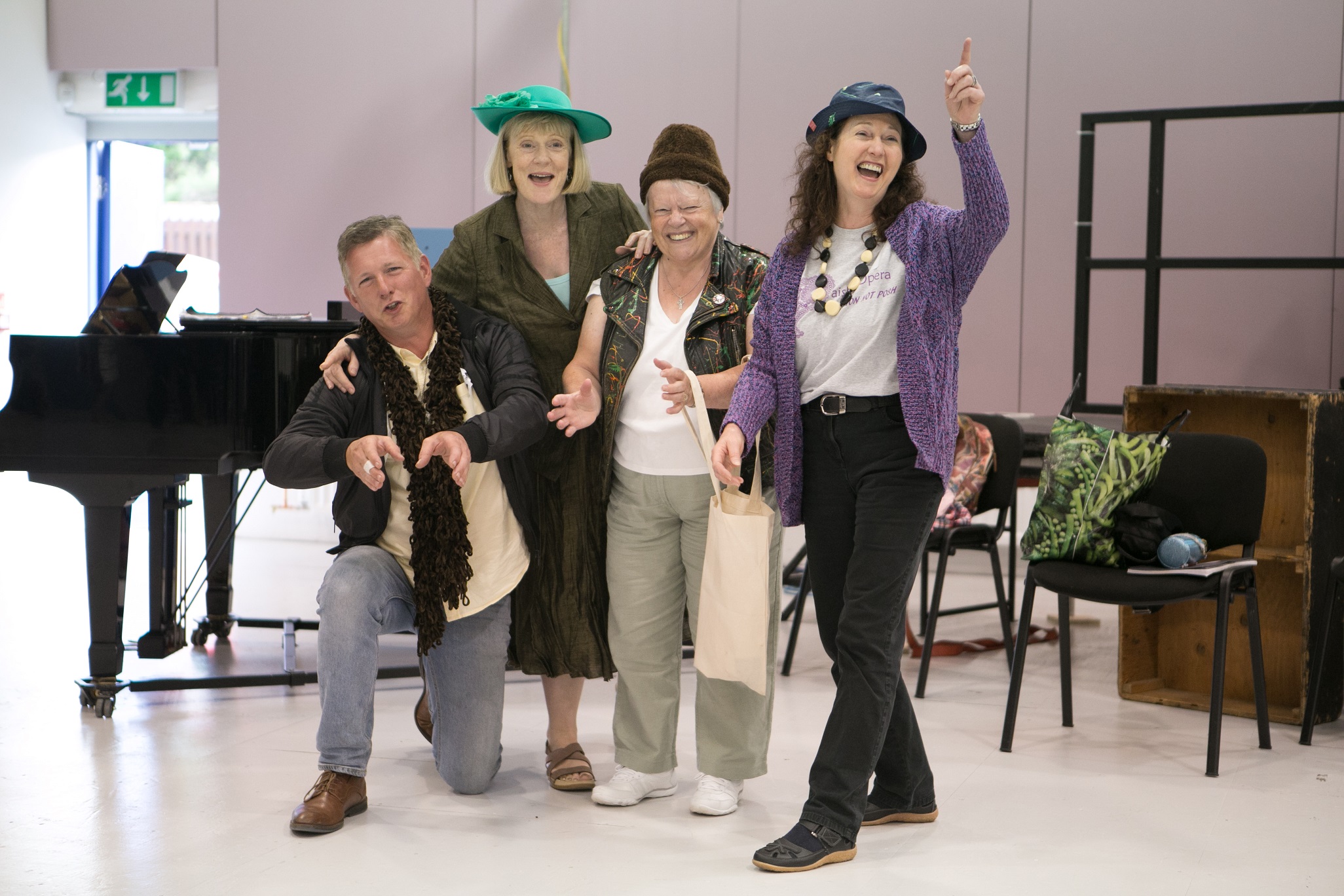 The Pagliacci chorus in rehearsals. Scottish Opera 2018. Credit Megan McEachern. (6).jpg