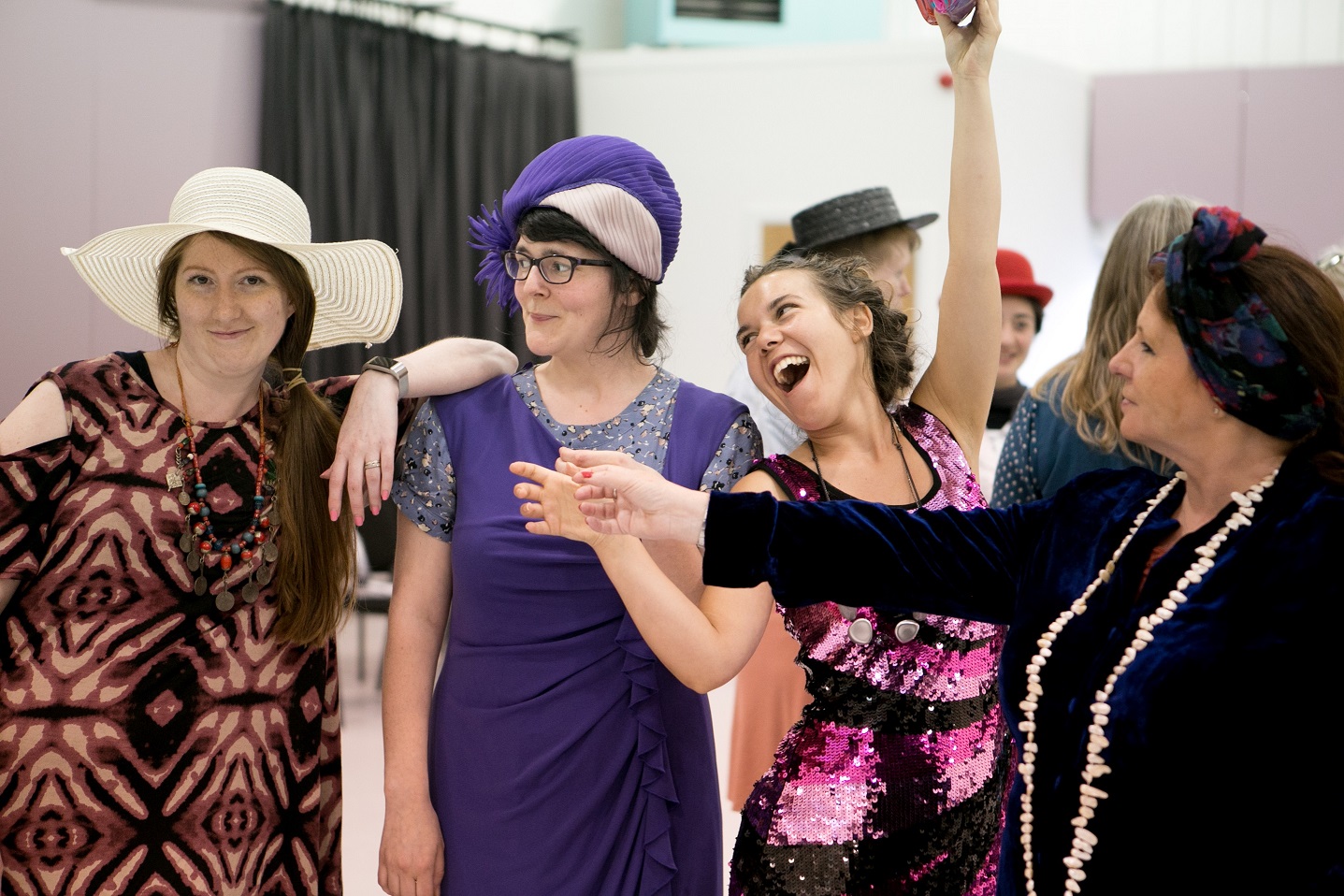 The Pagliacci chorus in rehearsals. Scottish Opera 2018. Credit Megan McEachern..jpg