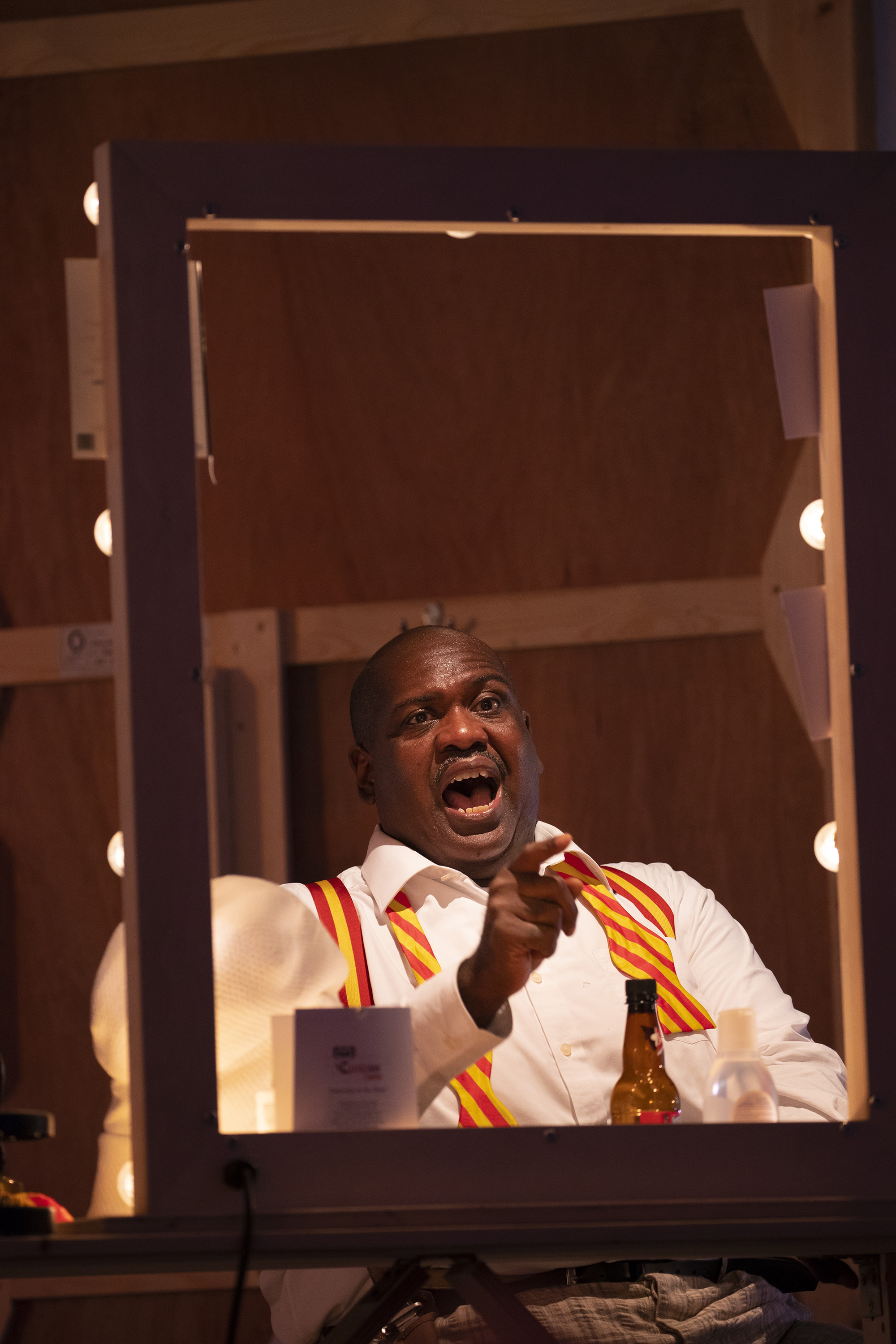 Ronald Samm in Scottish Opera's Pagliacci. Scottish Opera 2018. Credit James Glossop. (3).jpg