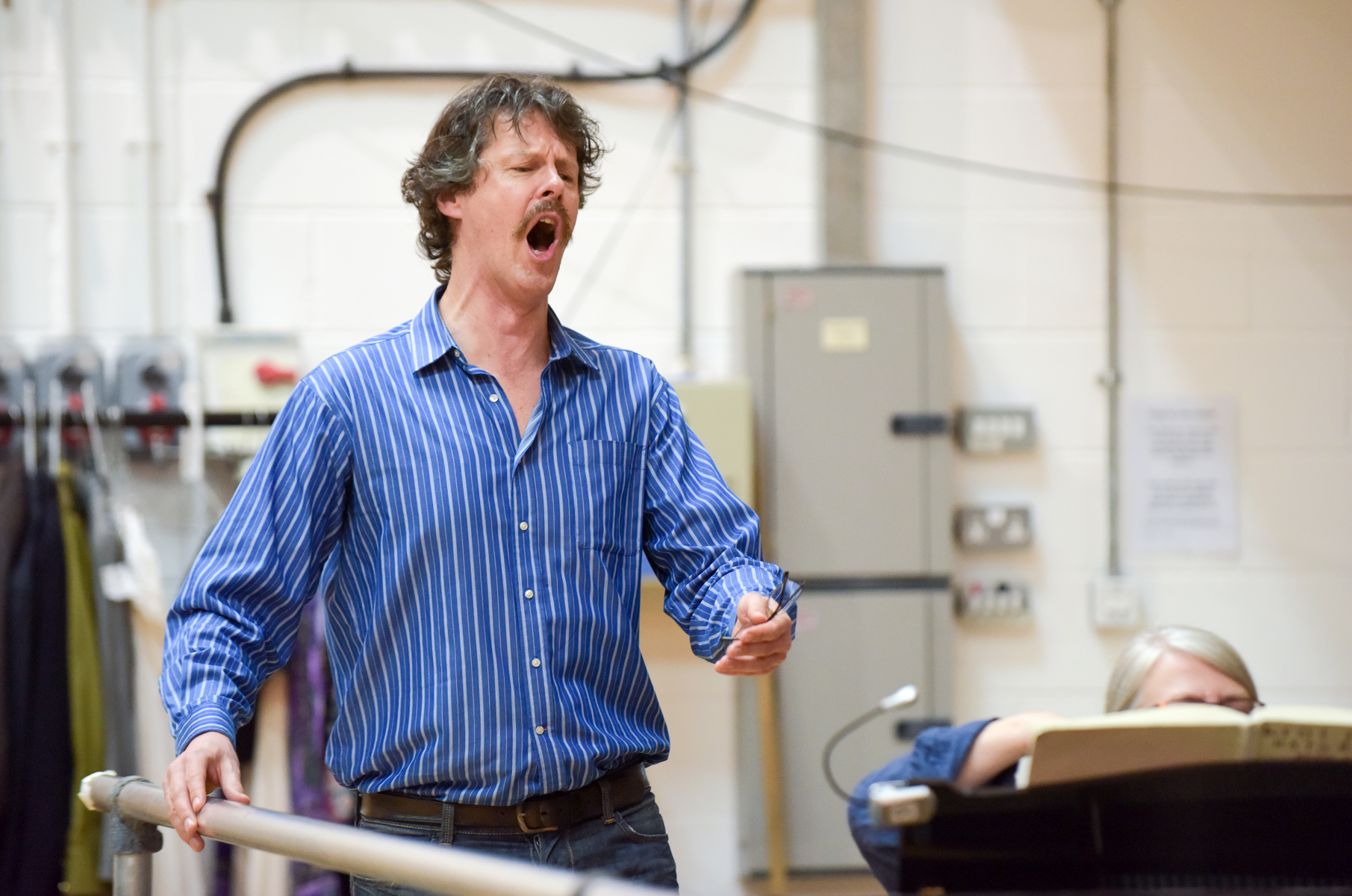 Paul Whelan (Dikoy) in rehearsals for Kátya Kabanová. Scottish Opera 2019. Credit Julie Howden..JPG
