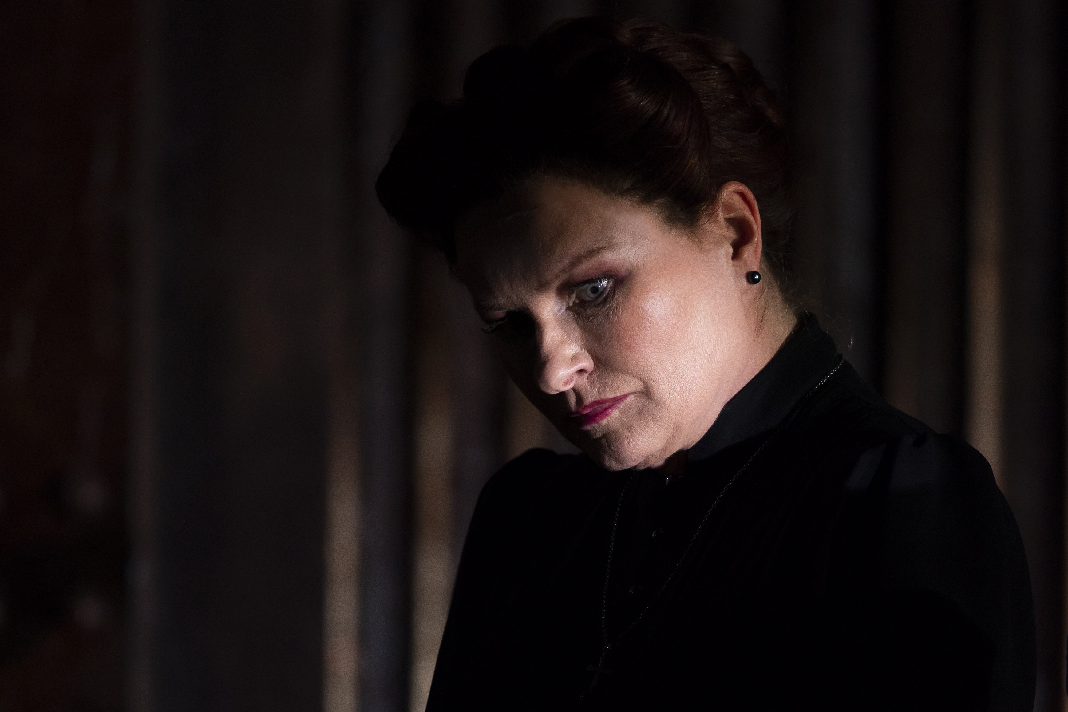 Patricia Bardon (Kabanicha) in Kátya Kabanová. Scottish Opera 2019. Credit James Glossop. (2).JPG