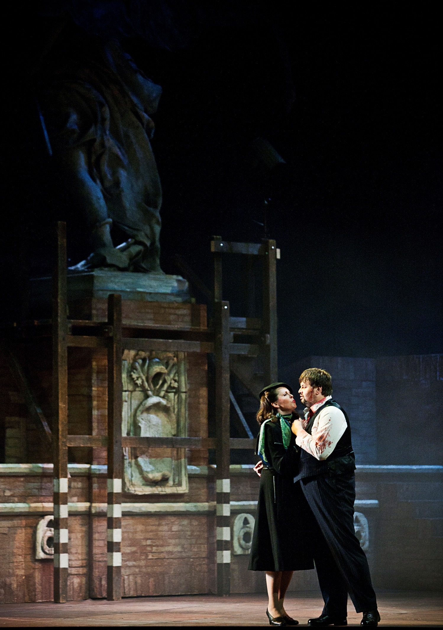 Scottish Opera's Tosca. Susannah Glanville and Jose Ferrero as Tosca and Cavaradossi. Credit Mark Hamilton.jpg
