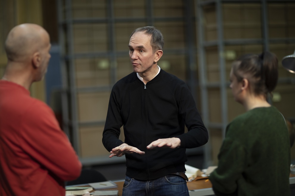 Director John Fulljames in rehearsals for Nixon in China. Scottish Opera 2020. Credit James Glossop..JPG