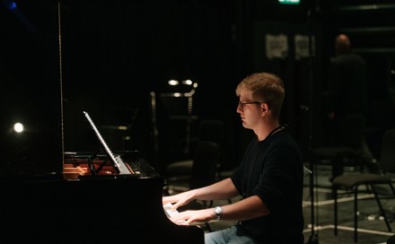 Toby Hession by Mihaela Bodlovic.jpg