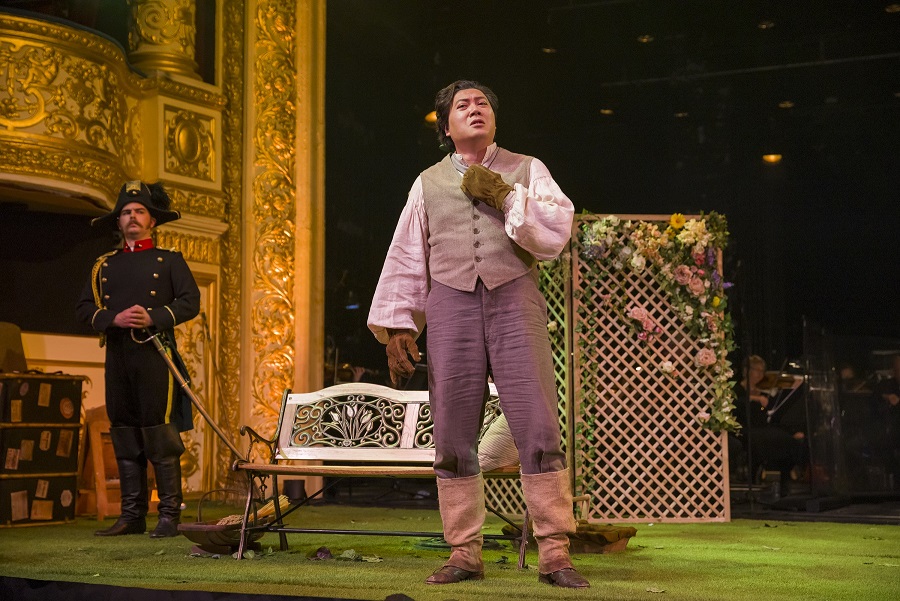 Arthur Bruce and Shengzhi Ren in L'elisir D'amore. Scottish Opera 2021. Credit James Glossop..JPG (1)