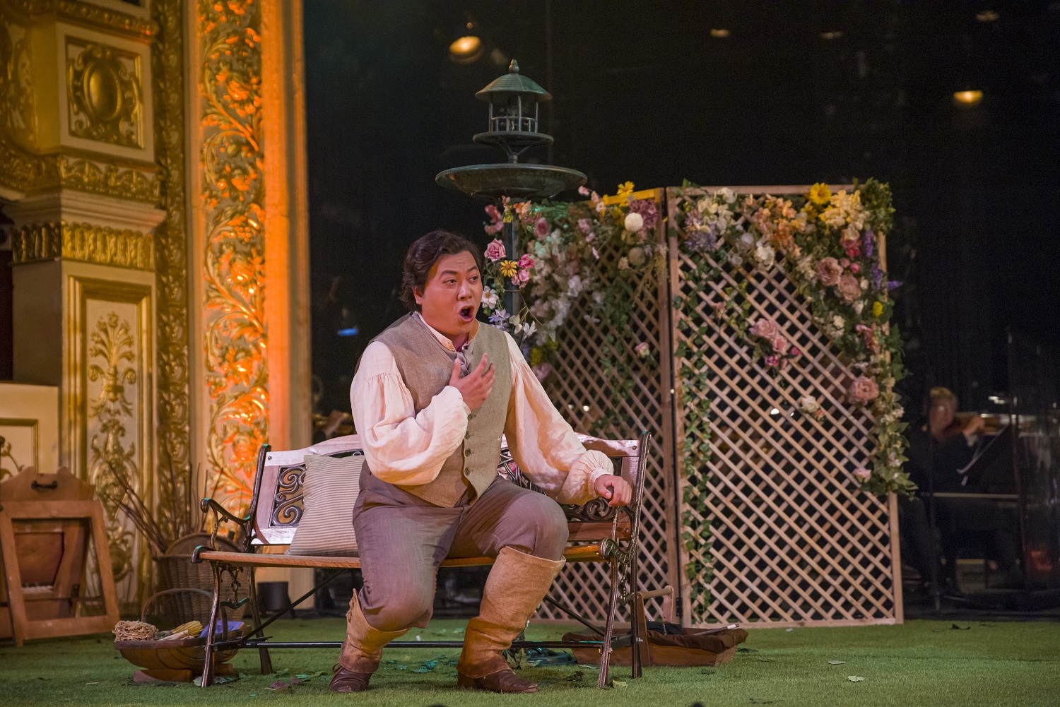 Shengzhi Ren in L'elisir D'amore. Scottish Opera 2021. Credit James Glossop..JPG (1)