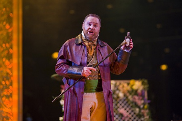 Roland Wood in L'elisir D'amore. Scottish Opera 2021. Credit James Glossop (2).JPG (1)