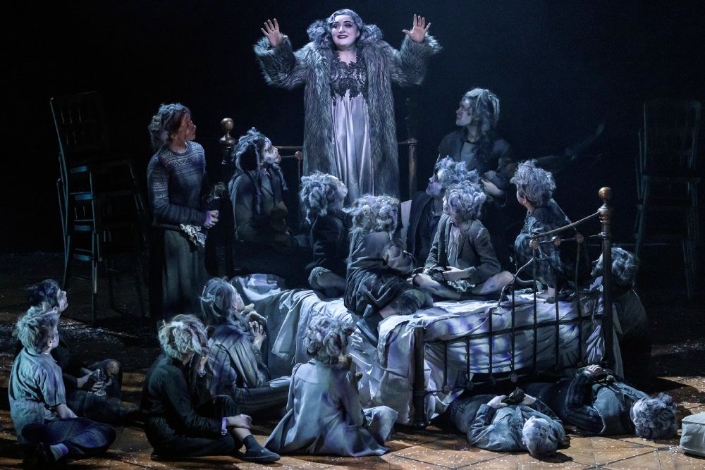 Catriona Hewitson (Tytania) in Scottish Opera's production of A Midsummer Night's Dream. Credit James Glossop-web.jpg