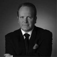 Headshot of Jamie MacDougall