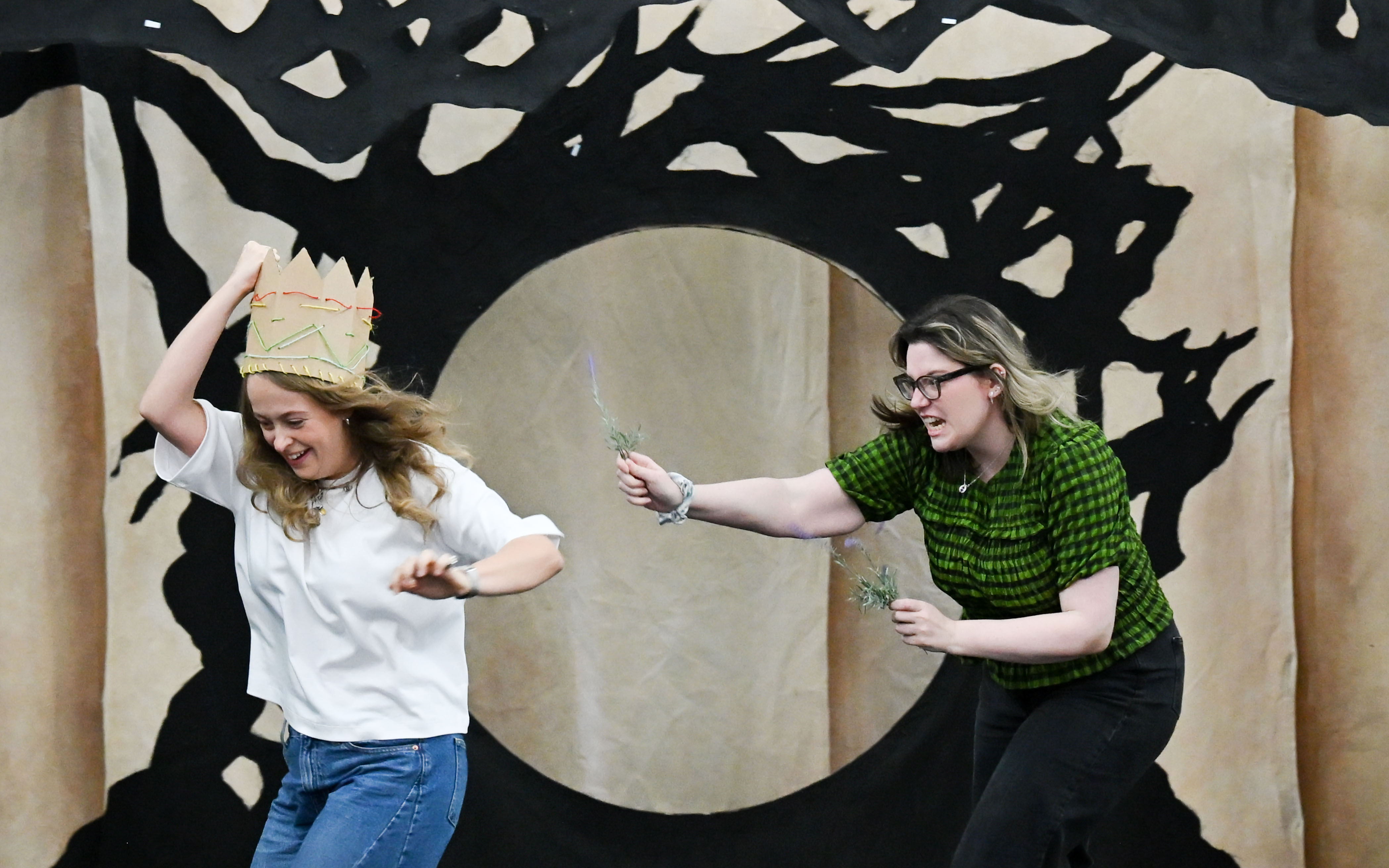Charlotte Jane Kennedy (Gretel) And Charlotte Clapperton (Hansel). Credit Julie Howden. (1)