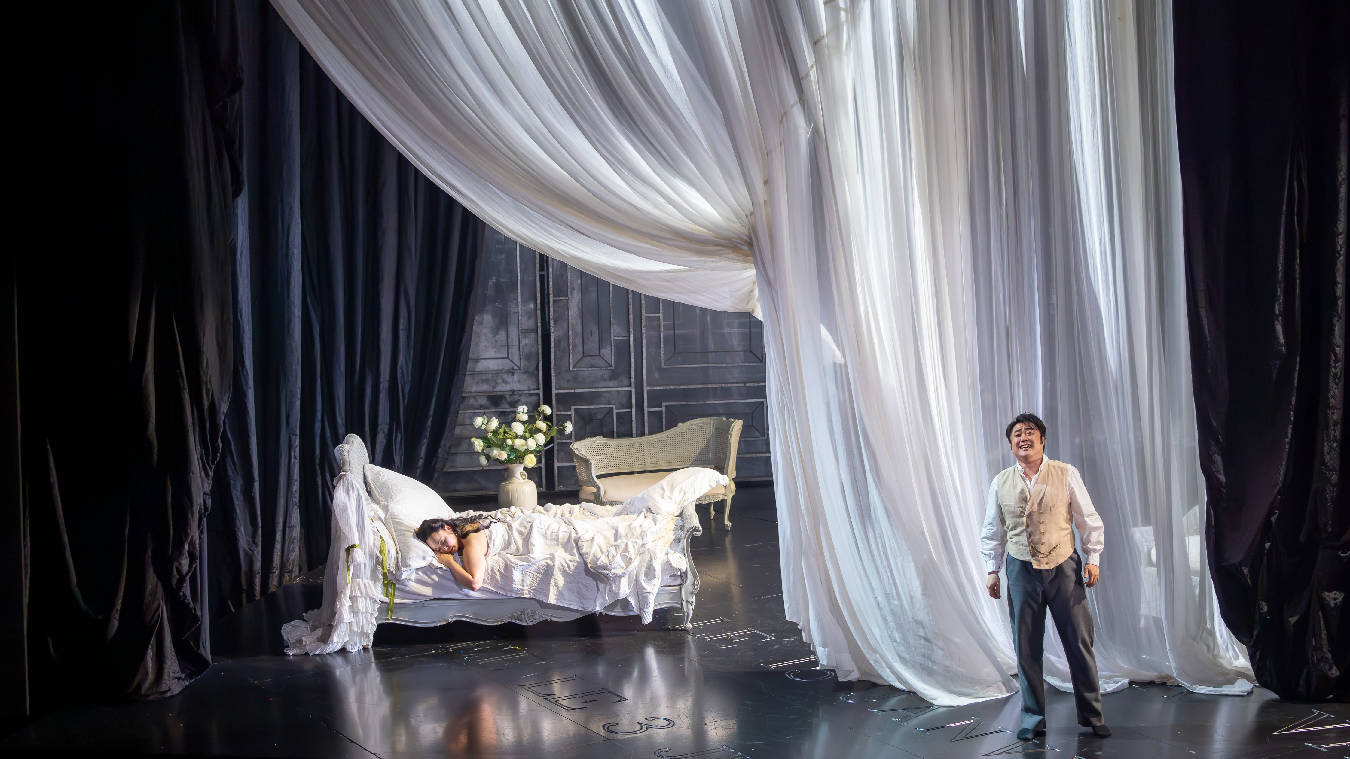 Hye Youn Lee (Violetta Valéry) and Ji Min Park (Alfredo Germont) in Verdi's La Traviata. Scottish Opera 2024. Credit: James Glossop..