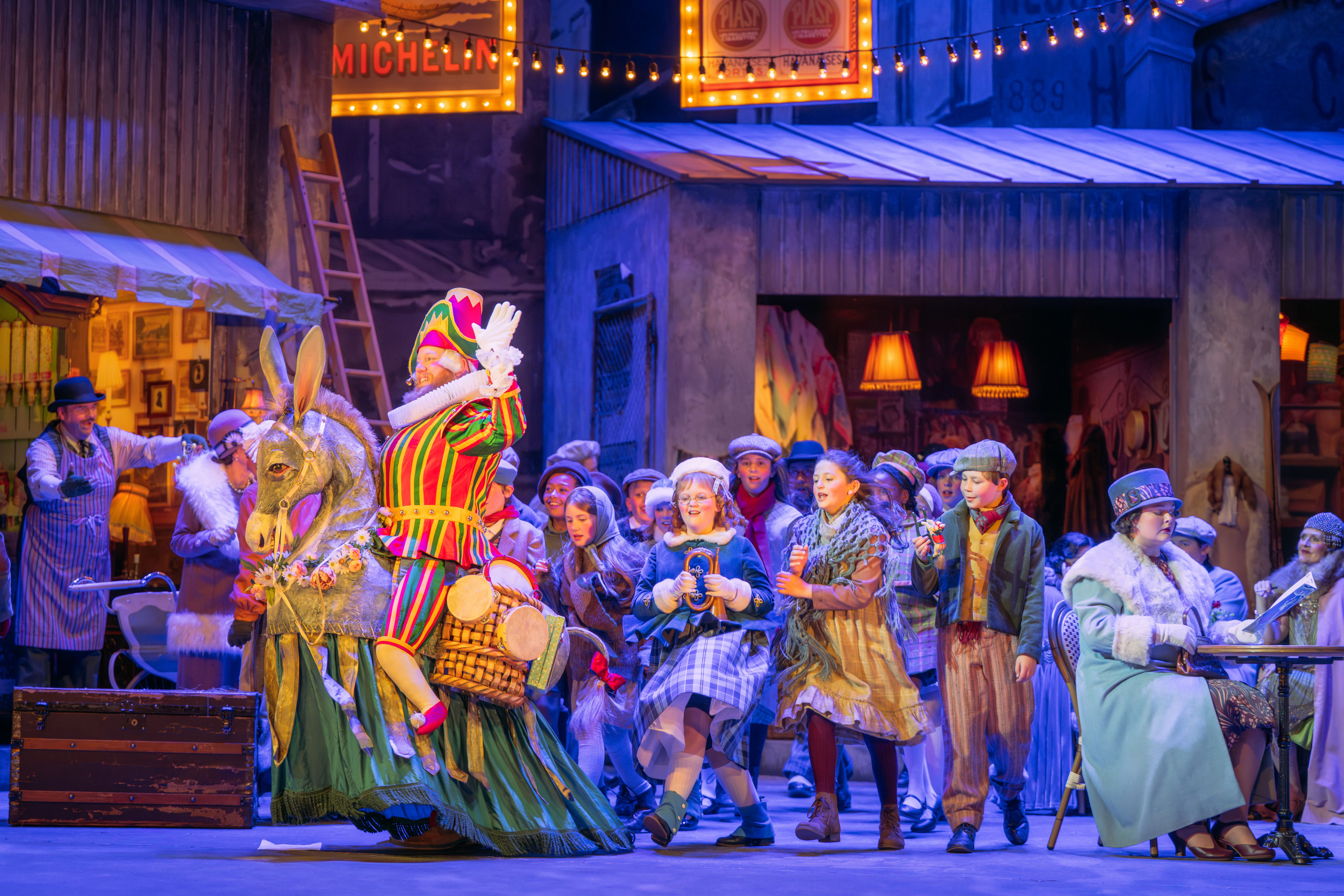 Matthew Kimble (Parpignol) And The Children's Chorus Of La Boheme 2025. Credit Mihaela Bodlovic..